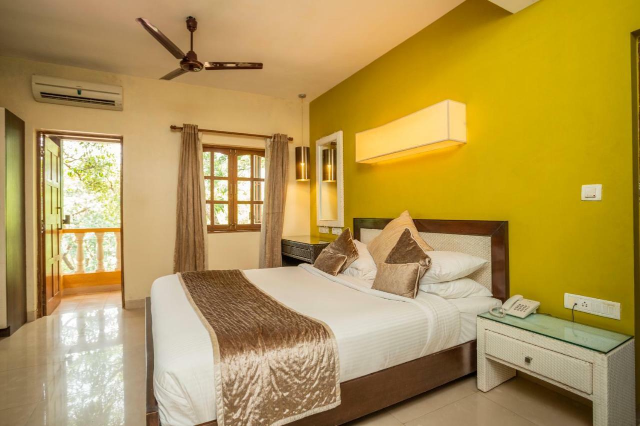 Coco Goa Hotel Arpora Exterior photo
