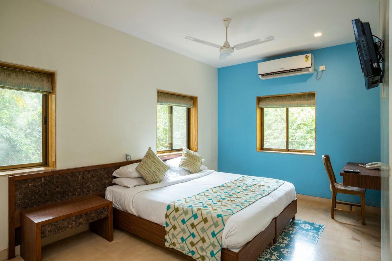 Coco Goa Hotel Arpora Exterior photo